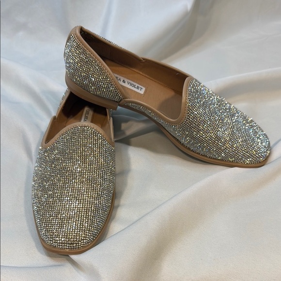 Chelsea & Violet, Silver Bling Shoes, Flats, Sz 7, Rhinestone Crystals, Shiny - Picture 3 of 11